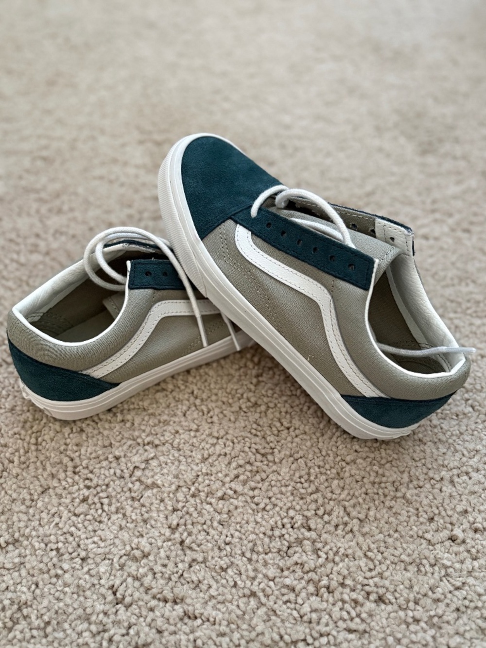 Vans old Skool Boys Shoes Green Size US 4.0 NWOT